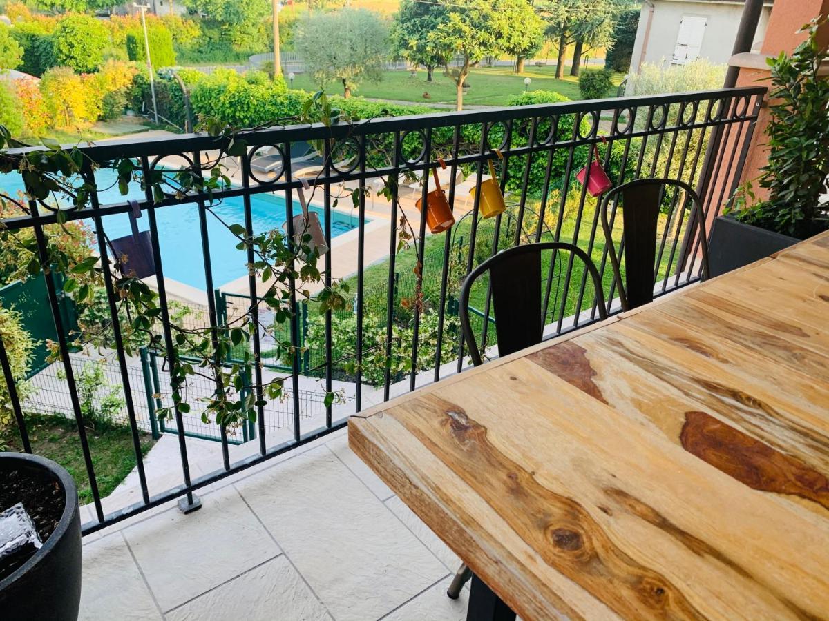 Charming Attic Apartment With Balcony & Swimming Pool Desenzano del Garda Exteriér fotografie
