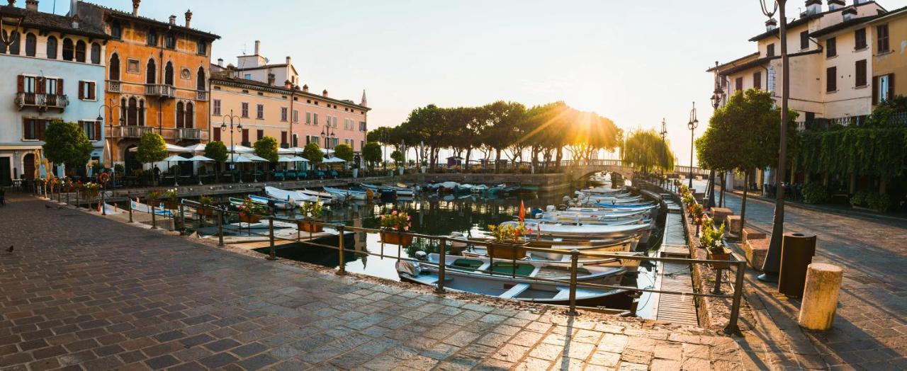Charming Attic Apartment With Balcony & Swimming Pool Desenzano del Garda Exteriér fotografie