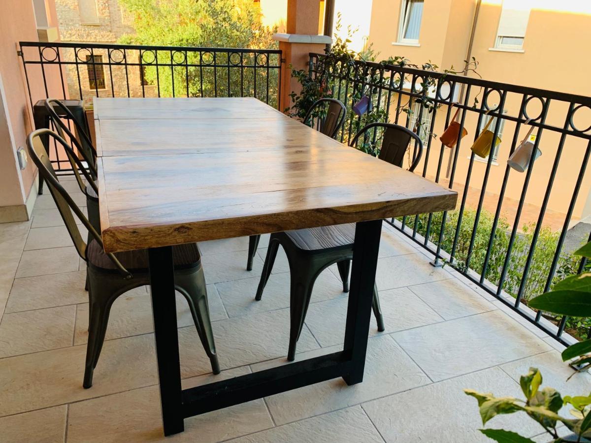 Charming Attic Apartment With Balcony & Swimming Pool Desenzano del Garda Exteriér fotografie