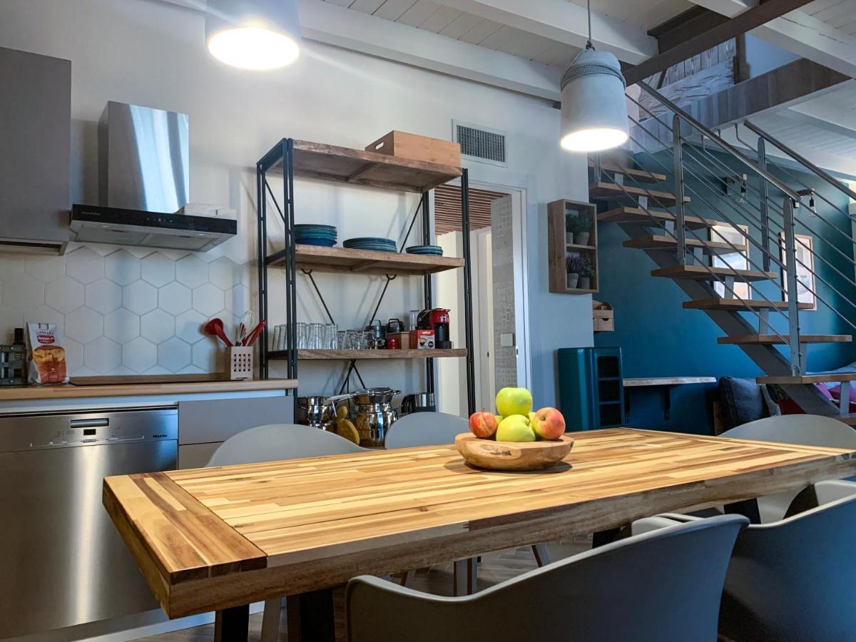 Charming Attic Apartment With Balcony & Swimming Pool Desenzano del Garda Exteriér fotografie