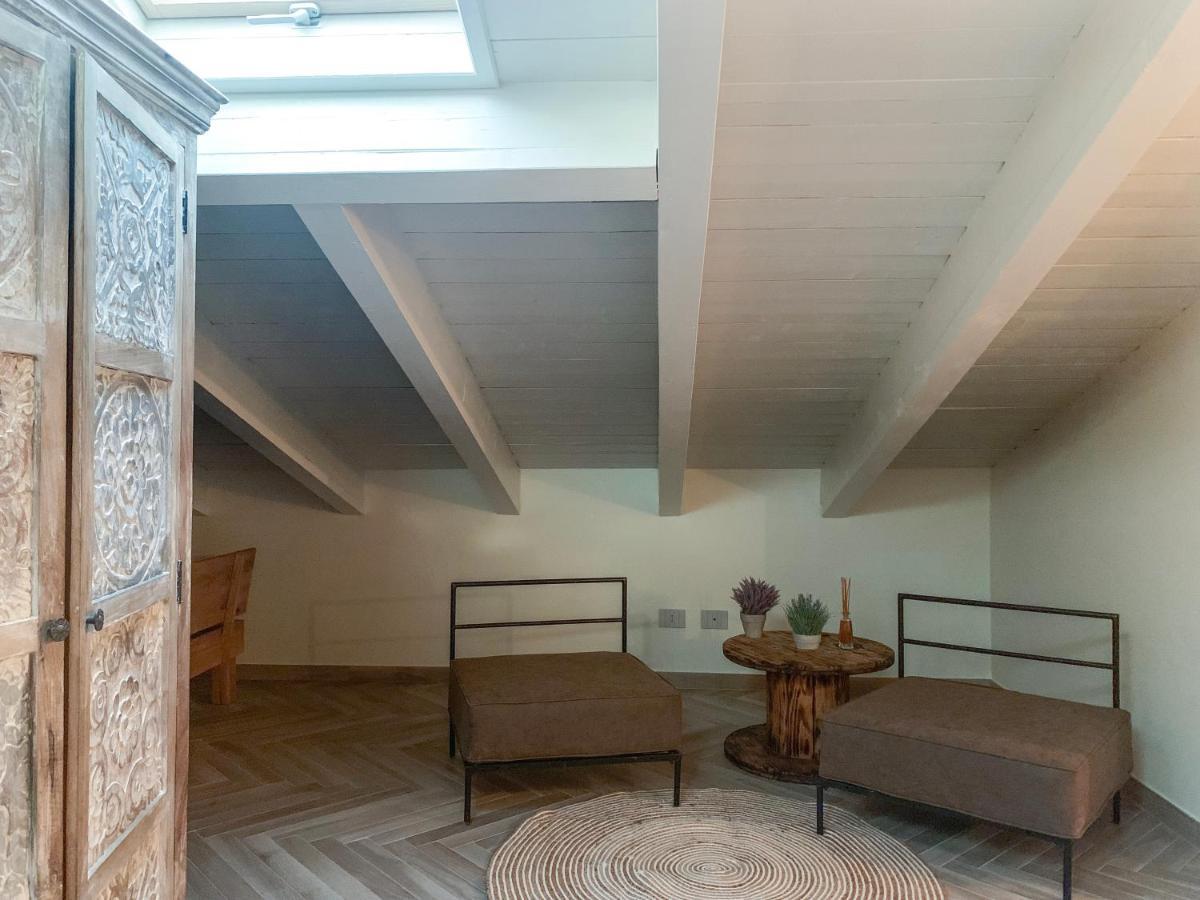 Charming Attic Apartment With Balcony & Swimming Pool Desenzano del Garda Exteriér fotografie