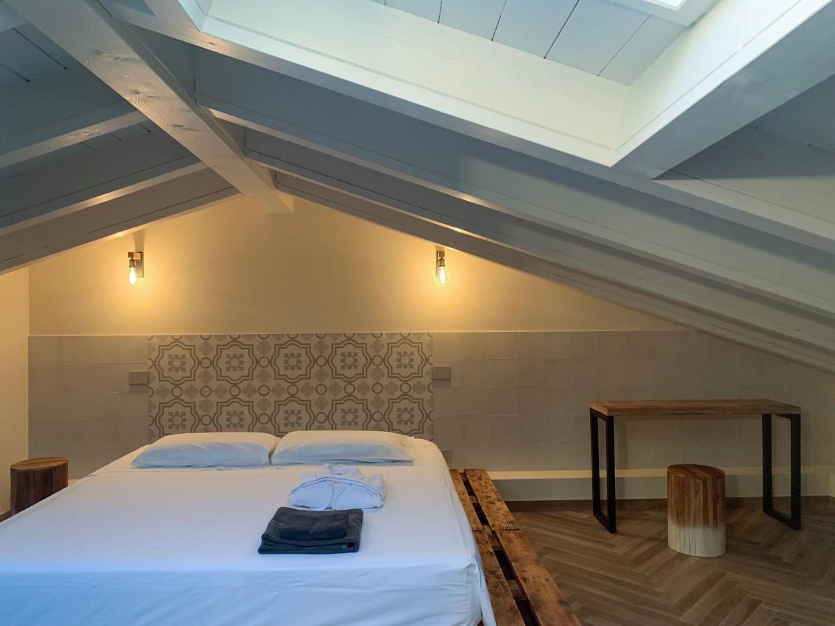 Charming Attic Apartment With Balcony & Swimming Pool Desenzano del Garda Exteriér fotografie