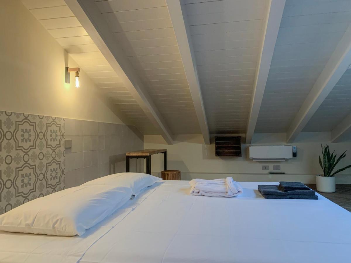 Charming Attic Apartment With Balcony & Swimming Pool Desenzano del Garda Exteriér fotografie